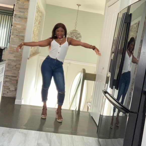 Spaghetti stripe button top - Picture 8 of 9